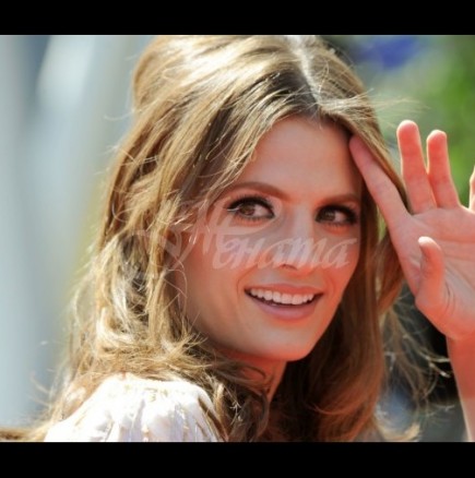 Известната актриса от "Касъл"  празнува по български Нова година