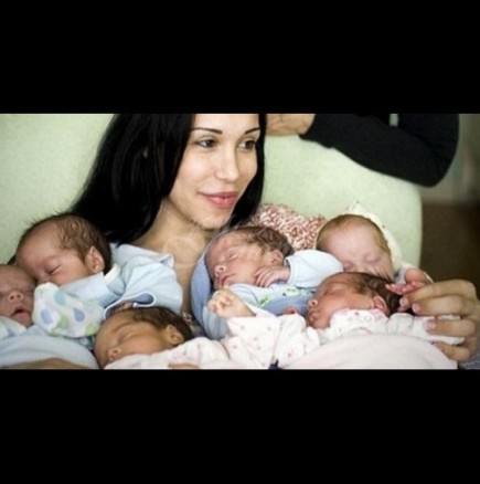 Помните ли майката, която роди осемзнаци през 2009? Ето как изглеждат дечицата й днес: