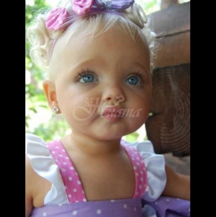 Помните ли момиченцето-кукла, което родителите искаха да направят модел на 2 години? Ето как изглежда днес: