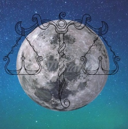 Мощна супер Луна на 20 март отваря портал за нова енергийна вълна-кардиналните знаци да избягват конфликтни ситуации