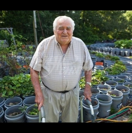 Известен билкар от Пиринския край подари на Бойко Борисов божествена билкова рецепта за здраве и дълголетие