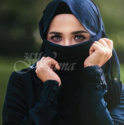 Невиждани снимки показаха как са изглеждали иранските жени преди ислямстите да завладеят страната