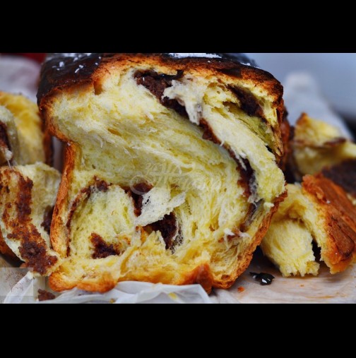  Бърканият козунак обиколи форумите за готварство: не се блъска, тегли или удря, а резултатът е супер, с огромни конци 