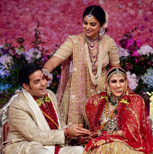 Снимки от сватбата на наследникът на най- богатата индийска фамилия- няма такъв кич, лукс и злато и сребро в изобилие никъде
