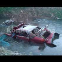 19-годишен шофьор се хвърли с колата си в река