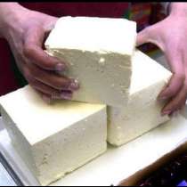 Откриха фалшиво сирене с палмово масло в склад на известна верига