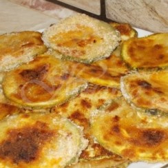 Лека плодова торта с кисело мляко - За Жената