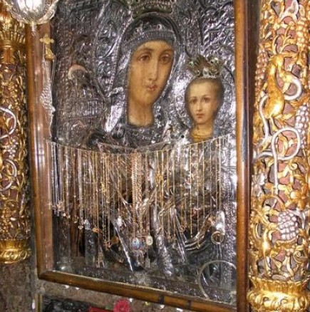 Ако запалите свещ пред Богородица в Асеновград, ще ви се сбъднат желанията!
