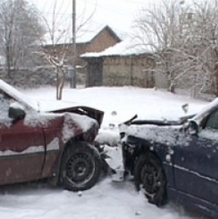 Първият сняг причини 22 тежки катастрофи, един човек загина 
