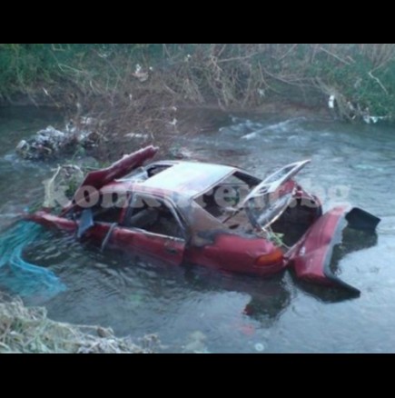 19-годишен шофьор се хвърли с колата си в река