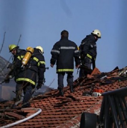 Ексклузивно : Пожар в София-изгоря къща и семейство остана на улицата тази сутрин!
