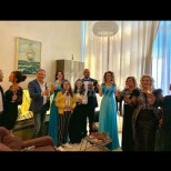 Първи кадри от сватбата на Софи Маринова и Гринго-Извеждането на кумовете-Преслава танцува