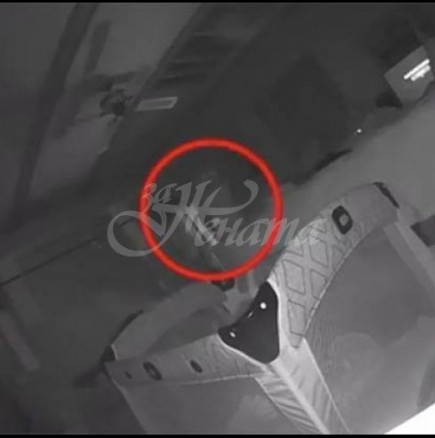 Млада майка видя, че детето ѝ е надрано без причина и постави камера срещу леглото-Истинска паника я обзе, като видя записите