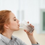 Топла вода срещу инсулт и много болести, ако се пие правилно