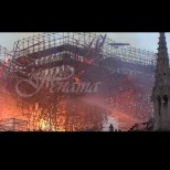 Голям пожар в катедралата Нотр Дам в Париж - Катедралата е изпепелена-Видео на живо