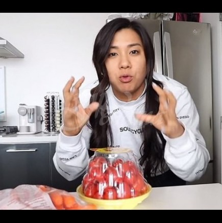 Ето какво стана с блогърка, която цяла седмица прави екстремната диета с домати на Кардашиян
