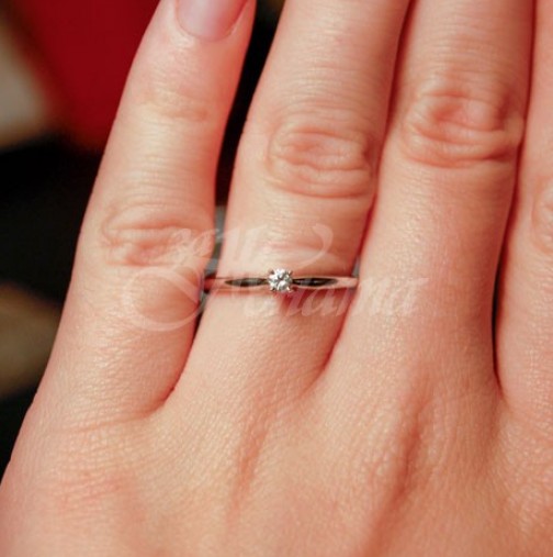 Жена унижи годеника си публично, когато разбра цената на годежния й пръстен 