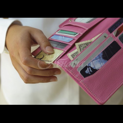 Внимание: 9 предмета, които нямат място в портфейла ви - излагат на риск и Вас, и близките:
