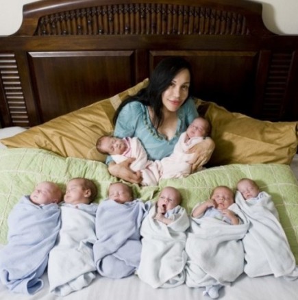 През 2009 г. светът беше разтърсен от новината за много рядка бременност - жена роди осем Близнаци. Ето как живеят сега