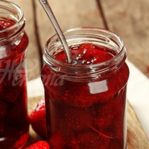 Как да си направите бързо и лесно сладко с цели ягоди