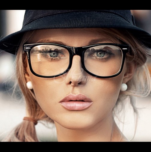 Специално за дами с очила: как да се гримираме така, че не очилата, а очите ни да изпъкват (Снимки):