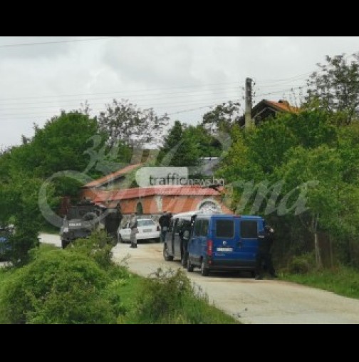 Изстрели порехтяха в село до Костенец-Мястото гъмжи от полиция-Там ли се крие убиецът
