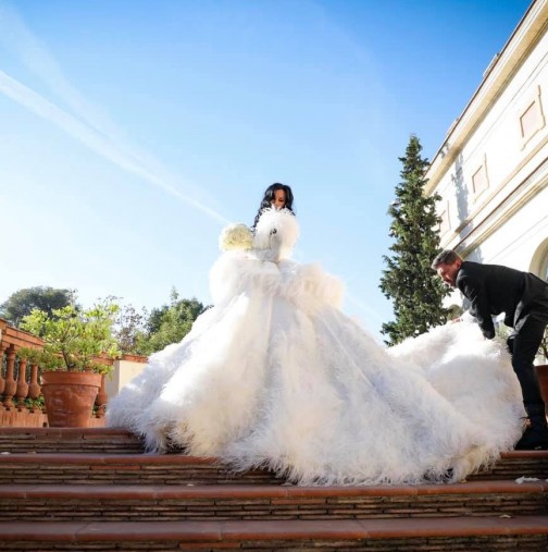 Мис Свят изкопира сватбената рокля на Цеци Красимирова в Кан и предизвика фурор на червения килим (Снимки):
