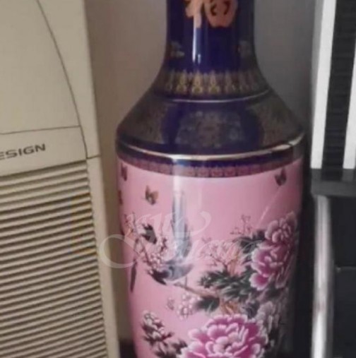 Момичето счупи любимата ваза на майка си. Вътре имаше необичайно откритие, което накара майка й да се смее на глас.