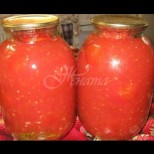 Цели домати, мариновани в доматен сос с чесънче - нищо общо с купешките консерви. Невероятно сочни и сладки: