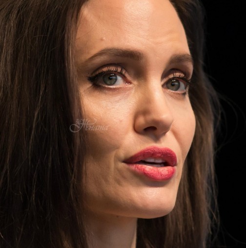 Анджелина Джоли в потресаваща форма-Акрисата вече е на ръба