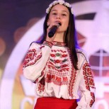 Наша гордост: 15-годишна българка грабна 3 медала от престижен конкурс в Холивуд. Ето я: