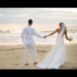Младоженци запечатаха на снимка щастието си секунди преди трагедията
