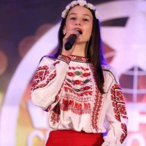 Наша гордост: 15-годишна българка грабна 3 медала от престижен конкурс в Холивуд. Ето я: