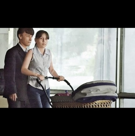 След като роди първото си дете на 11, Валя чака трето със скандали в семейството