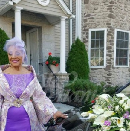 86-годишна булка взриви интернет с булчинската си рокля