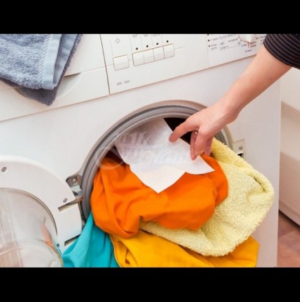 Моята малка тайна: всеки път, когато пера, пускам по една мокра кърпичка в пералнята - винаги действа!