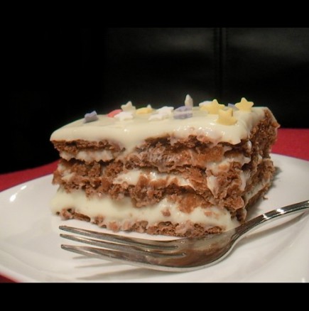 Бисквитена торта без печене с кисело мляко- класика в жанра, неповторим вкус, прилягащ дори на най- големия каприз