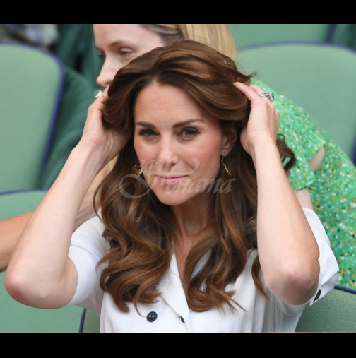 На снимки Кейт Мидълтън винаги е с пусната коса - ето какво крие херцогинята (Снимки):