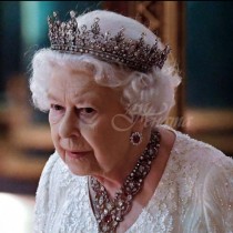 Прислужници в Бъкингамския дворец-За нищо на света не споменавайте пред кралицата имената на Меган и Хари