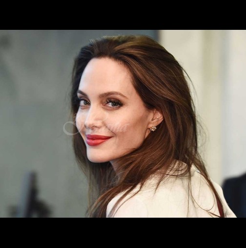 Анджелина Джоли отново ще става майка! Това ще е седмото дете на актрисата (Снимки):