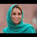 Кейт с най-красивия си тоалет досега - прилича на арабска принцеса от 1001 нощ (Снимки):