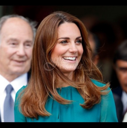 Кейт отново е еталон за стил и елегантност с този есенен тоалет - блестяща е, нали? (Снимки):