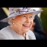 Палавите снимки, които за малко не детронираха Елизабет Втора - кралицата, каквато не сте я виждали (Снимки):