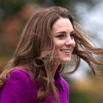 Всякак е прекрасна, но в лилаво Кейт направо сияе! Отново повече от перфектна - вижте я (Снимки):