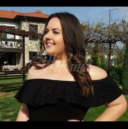 Тя е първият български XXL модел и всички вече я обожават - давай, момиче! Харесва ли ви? (Снимки):