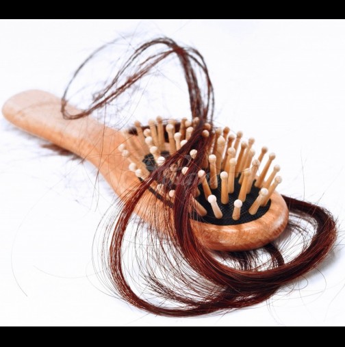 Какво издават космите по четката за здравето ни - 5 възможни причини за косопада: