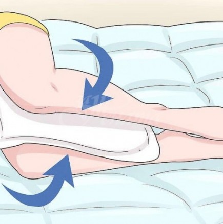 Защо е по-добре да спите през нощта с възглавница между краката