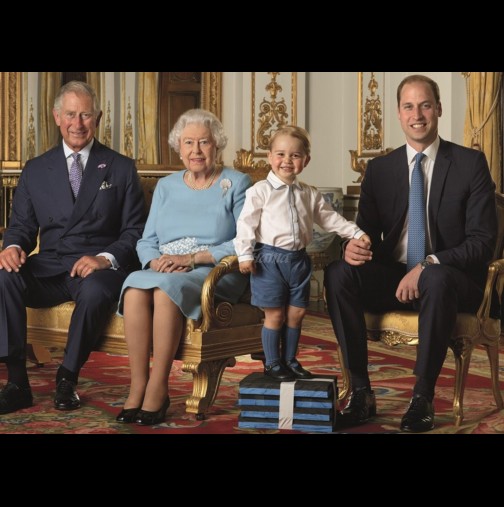 Кралицата се оттегля от трона - ето кой сяда на нейно място (Снимки):