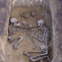 Откриха мъжки и женски скелети на 3500г. погребани лице в лице
