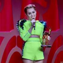 MTV избра Майли Сайръс за най-добър изпълнител на 2013